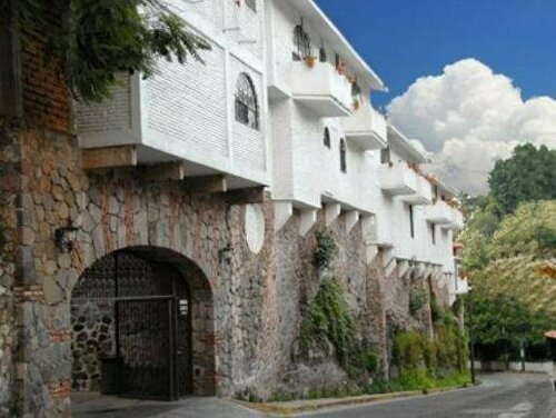Hotel Ilebal, Boek Hotel Cuernavaca Morelos, in de buurt van Robert Brady Museum