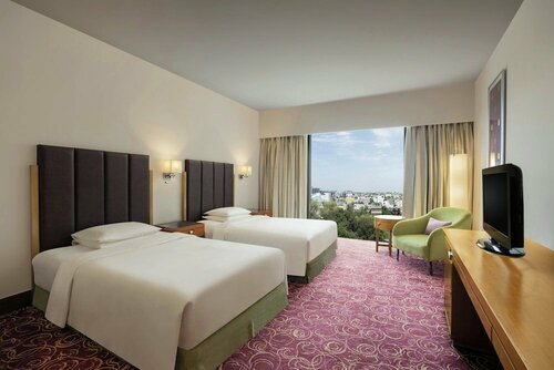 Courtyard by Marriott Hyderabad, Забронировать Отель Отели Hyderabad Region с парковкой, Парковка