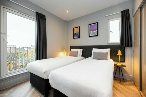 Staycity Aparthotels Edinburgh West End, Забронировать Апарт-отель Отели Эдинбурга с парковкой, рядом с St George's West Church, Парковка