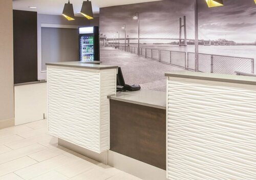La Quinta Inn & Suites by Wyndham Cedar Rapids, Забронировать Отель Сидар-Рапидс Айова