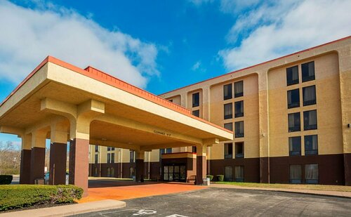 Red Roof Inn Nashville - Music City, Забронировать Отель Отели Теннесси с парковкой, Парковка