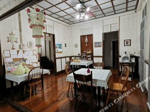 24 Samsen Heritage House