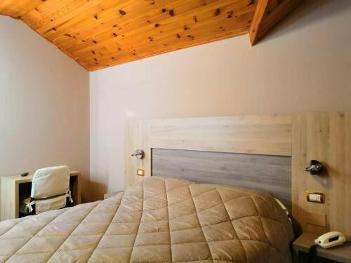 Albergo Ristorante Scanapà, Забронировать Отель Кастьоне-делла-Презолана Bergamo Province, рядом с Donico V