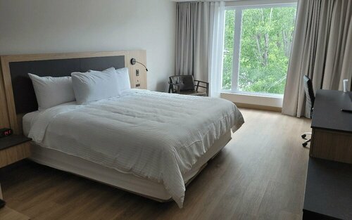 Hôtel le Manoir Baie-Comeau, Забронировать Отель  