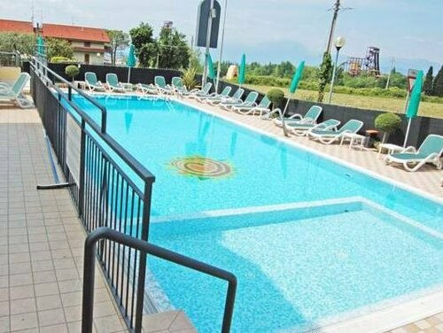 Residenza Orchidee, Забронировать Отель Отели Лацизе с бассейном, Бассейн