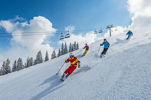 Tirol Lodge, Book Hotel Hoteller i Tyrol med parkering, Parkering
