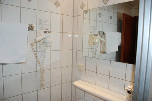Hotel Zum Löwen, Забронировать Отель Бад-Годесберг Бонн, рядом с Оздоровительный центр Курфюрстенбад