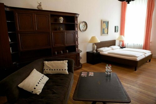 Hotel Pension Fasanenhaus, Забронировать Отель Отели Берлина с парковкой, рядом с Торговый центр Europa-Center, Парковка