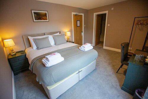 The Woodfalls Inn, Rezervați Pensiune Hoteluri în Gloucestershire cu parcare, Parcare
