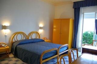 Hotel Giardino Sul Mare, Забронировать Отель Отели Липари с бассейном, Бассейн