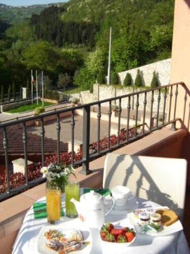 Meridiana Country Hotel, Varaa Hotelli Calenzano Toscana