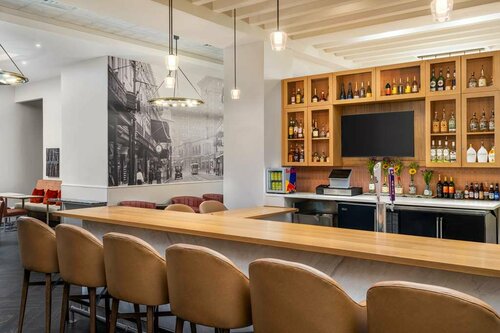 Hampton Inn & Suites New Orleans Canal St. French Quarter, Забронировать Отель Французский квартал Новый Орлеан, рядом с Mortuary Chapel
