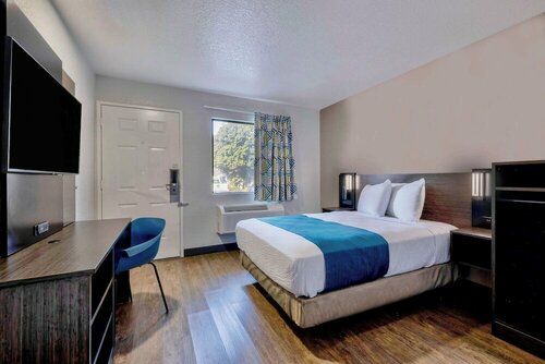 Motel 6-Anaheim, CA - Fullerton East, Забронировать Мотель Отели Disneyland California с парковкой, Парковка