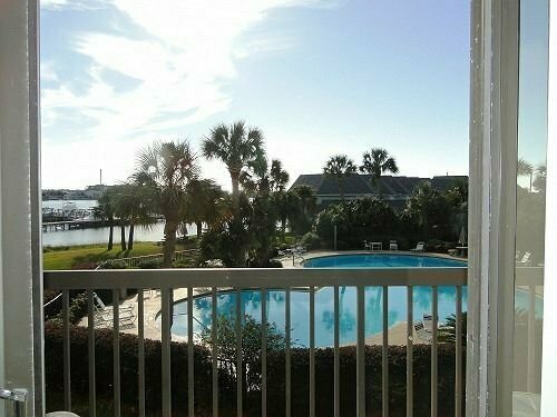 Pirates' Bay Guest Chambers and Marina