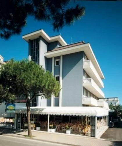 Hotel Riviera, Забронировать Отель Лидо ди Езоло Riviera Ovest
