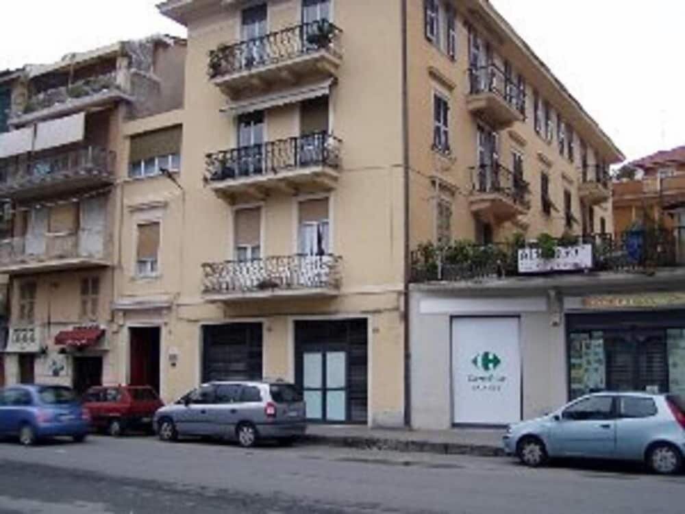 Albergo Villagrande con Ristorante sul lungomare di Varazze