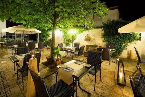 Hotel & Restaurant Zur Glocke, Забронировать Отель Отели Баварии с парковкой, Парковка