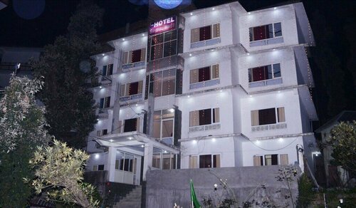 Hotel Sambyal Wings, Забронировать Отель Отели штата Химачал-Прадеш с бассейном, Бассейн