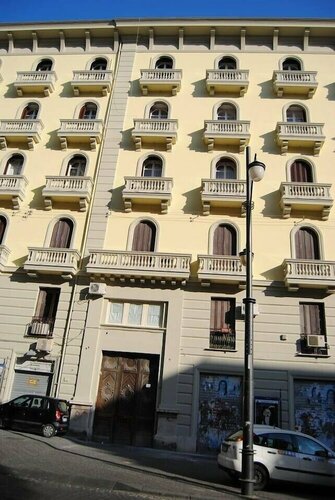 Megaride Santa Lucia, Забронировать Отель «постель и завтрак» Отели Неаполя с парковкой, рядом с Станция метро Toledo, Парковка