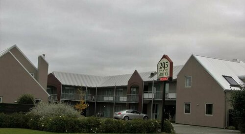 295 On Tay Motel