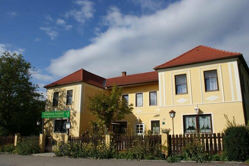 Gästehaus Leopold, Book Hotel Lower Austria Hotels with a Parking, Parking