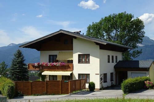 Apartment Dreier
