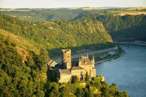 Das Loreley Weinstuebchen, Забронировать Отель Отели Санкт-Гоарсхаузен с парковкой, рядом с Скала Лорелей, Парковка