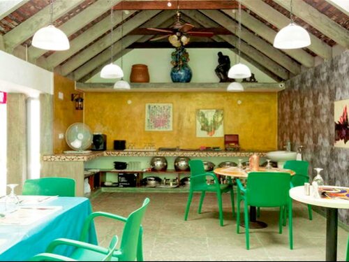 The Tea Road Hotel and Restaurant - Auroville Beach, Забронировать Отель Отели штата Тамилнада с завтраком, Завтраки
