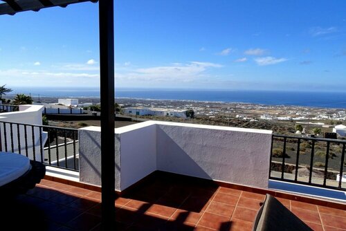 Villa Cristian With Private Pool in La Asomada, Book Villa Hoteller i Canary Islands med parkering, Parkering