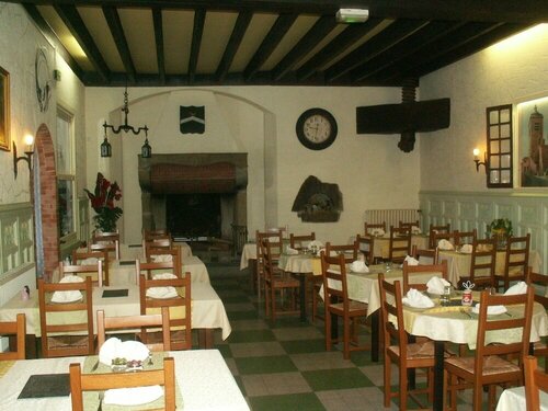 Auberge des Voyageurs, Book Hostel / Vandrerhjem Saint-Cyr-les-Vignes 