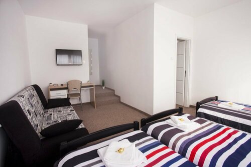 London Rooms Zagreb Airport, Book Guesthouse Hotels in Zagreb with Parking, Parking