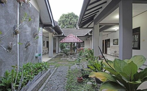 RedDoorz @ Soekarno Hatta 2, Reservar Hotel Malang East Java, perto de Museum Mpu Purwa