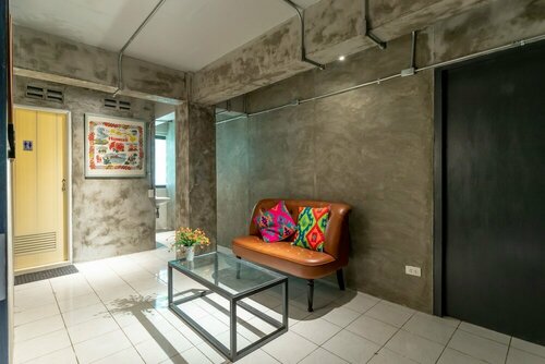 B168 Bed And More Hostel, Забронировать Хостел Отели Бангкока с парковкой, Парковка