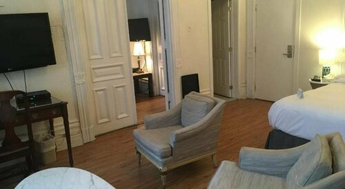 Ambrose House & Cafe - SELF CHECK-IN GUESTHOUSE, Забронировать Отель Отели Монреаля с завтраком, рядом с Станция метро Place des Arts, Завтраки