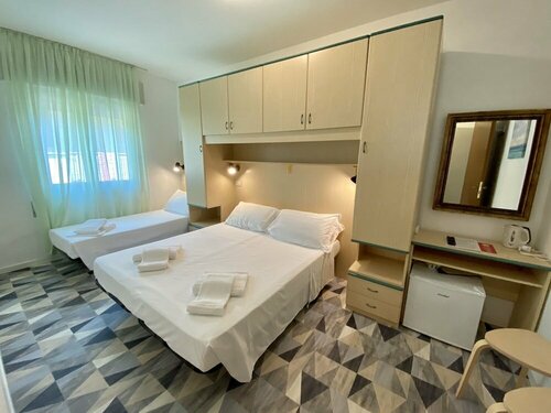 B&B Giovanna, Забронировать Отель «постель и завтрак» Отели в центре Каорле, в центре, Завтраки