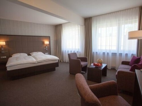 Hotel Kaiserhof, Забронировать Отель Зигбург Северный Рейн-Вестфалия, рядом с Бассейн Oktopus