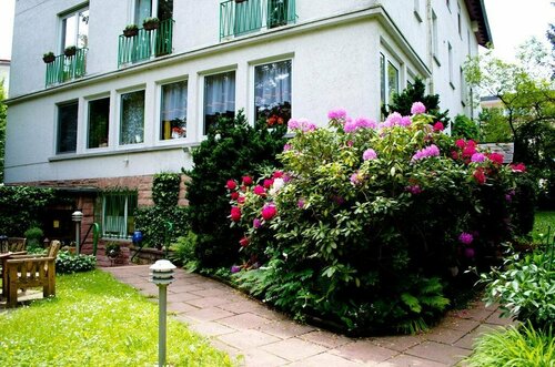Haus Helvetia, Забронировать Отель Бад-Орб Шпессарт, рядом с Пешеходный маршрут для хождения босиком