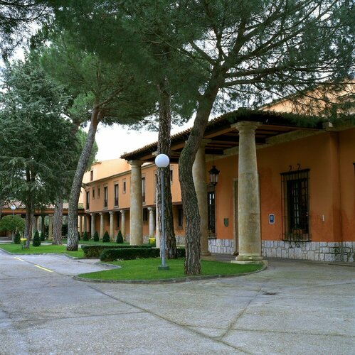 Parador de Tordesillas, Забронировать Отель Отели Тордесильяс с бассейном, рядом с Музей кружева в Тордесильясе, Бассейн