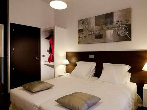 THC Latina Hostel, Забронировать Хостел Хостелы Мадрида, рядом с Церковь Сан-Педро-Эль-Вьехо, Хостел