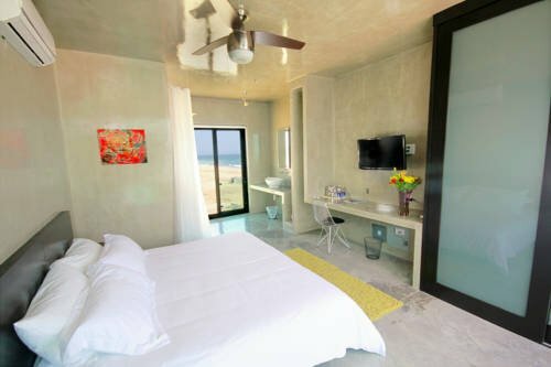Vidasoul Hotel and Crossroads Country Club Restaurant