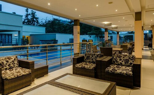 Protea Hotel Benin City Select Emotan, Rezerwuj Hotel Hotele w Ikpoba-Okha z basenem, Basen