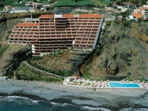 Hotel Orca Praia - Adults Only, Забронировать Отель Отели Фуншал с парковкой, рядом с Пляж Formosa, Парковка