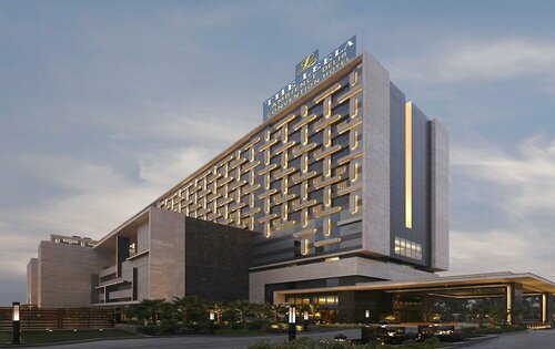 The Leela Ambience Convention Hotel Delhi, Prenota Hotel Delhi Est 