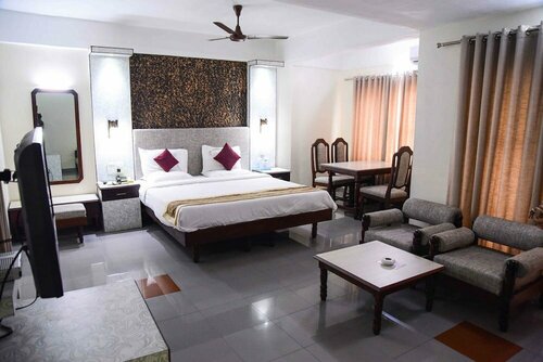 Bharat Hotel, Забронировать Отель Недорогие отели Эрнакулам, рядом с Rainbow Bridge Ernakulam, недорогие
