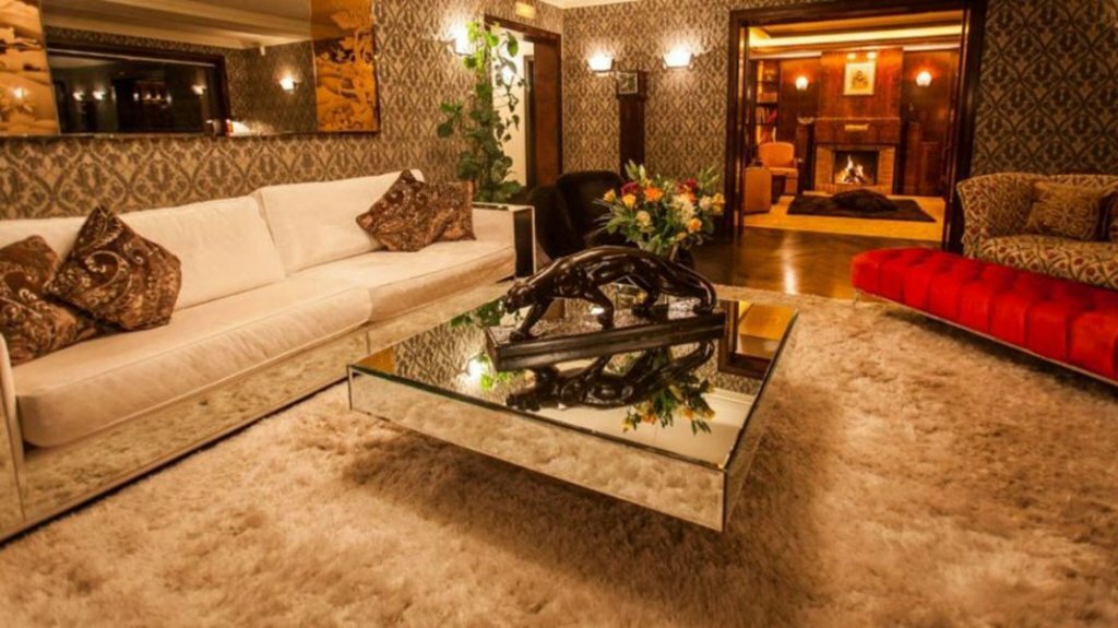 L. Raphael Chalet Verbier