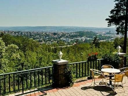 Hotel Myslivna Brno, Забронировать Отель Отели Брно 3 звезды, 3*