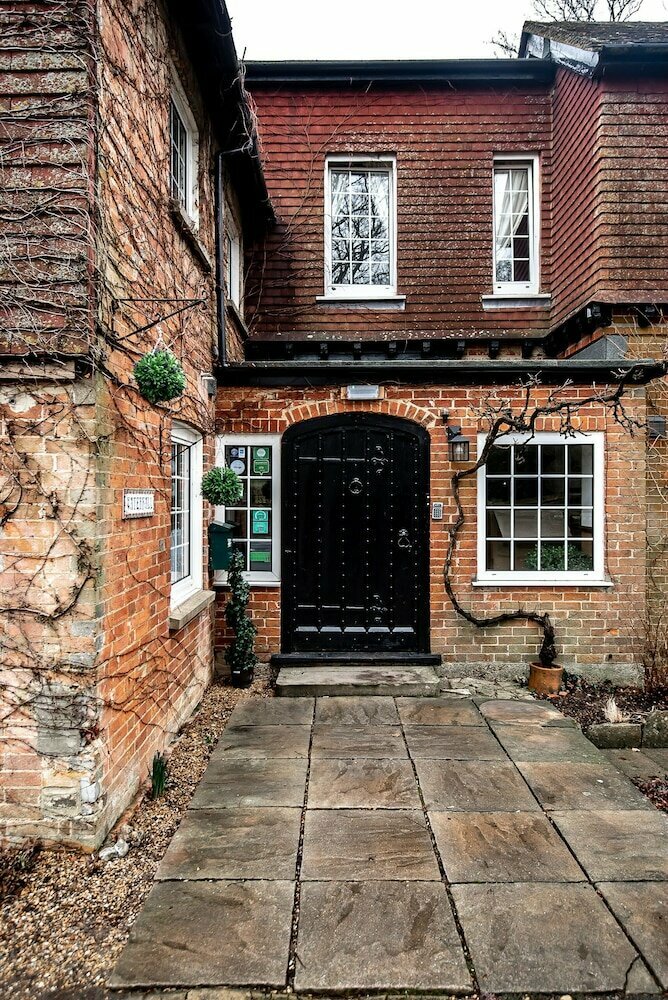 Trivelles WaterhallCountry House