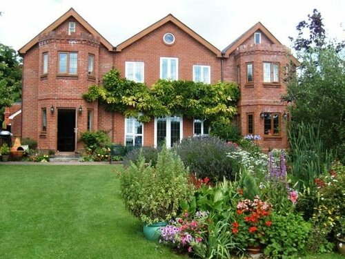 Mandalay Guest House, Забронировать Гостевой дом Эймсбери Уилтшир