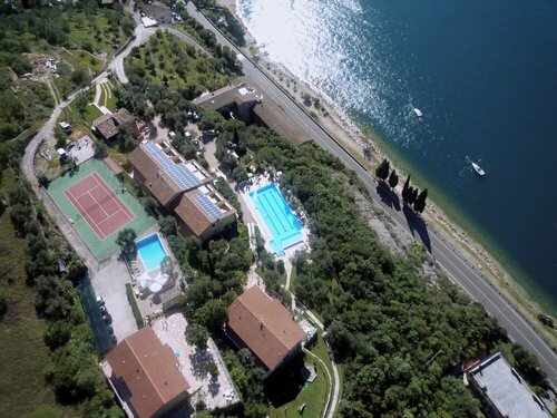 Taki Village, Забронировать Отель Бренцоне-суль-Гарда Garda Veneto