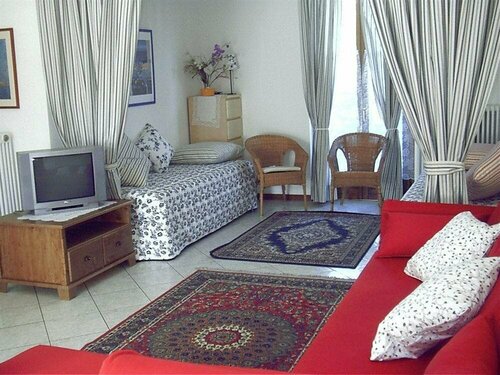 Residence Liro, Book Hotel Hotels in Como with Parking, Parking